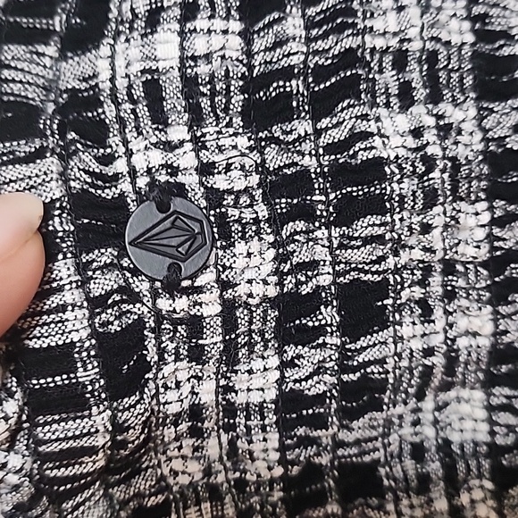 Volcom tank - Picture 3 of 3